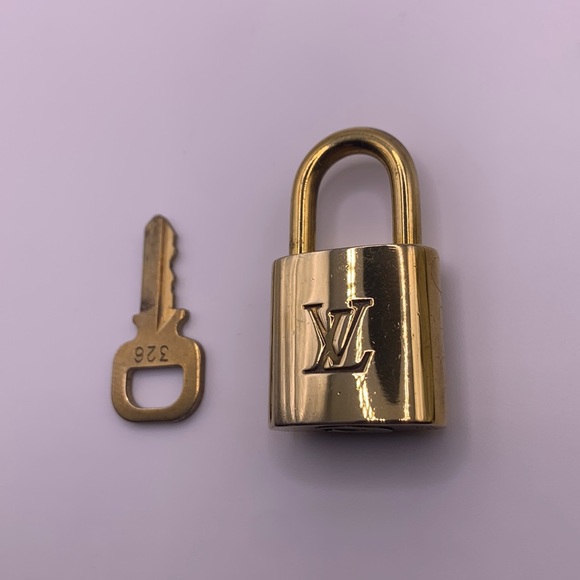 Louis Vuitton lock and key 🔐 - Picture 3 of 5